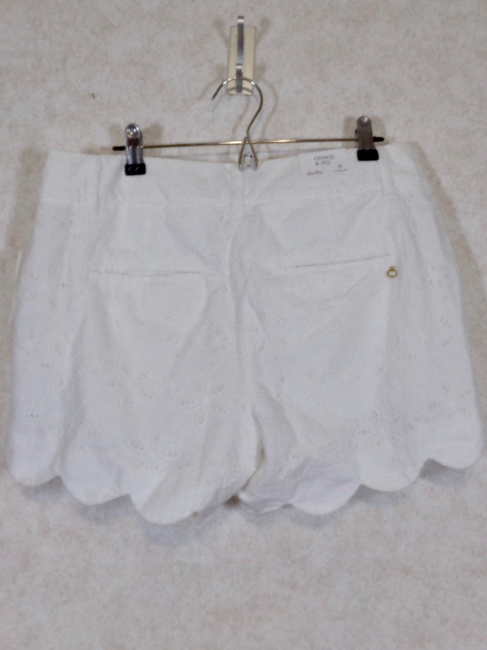 NWT Crown & Ivy Shelby Embroidered, Scalloped Hem 4 Pocket White Shorts Size 6 - Picture 8 of 16